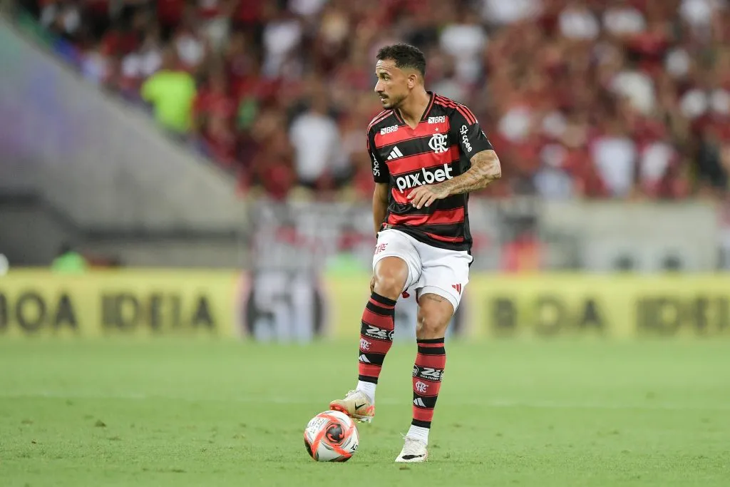 RJ – RIO DE JANEIRO – 22/02/2025 – CARIOCA 2025, FLAMENGO X MARICA – Danilo jogador do Flamengo durante partida contra o Marica no estadio Maracana pelo campeonato Carioca 2025. Foto: Thiago Ribeiro/AGIF