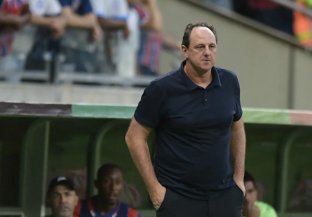BA – SALVADOR – 02/11/2025 – BRASILEIRO A 2025, BAHIA X BRAGANTINO – Rogerio Ceni tecnico do Bahia durante partida contra o Bragantino no estadio Arena Fonte Nova pelo campeonato Brasileiro A 2025. Foto: Jhony Pinho/AGIF