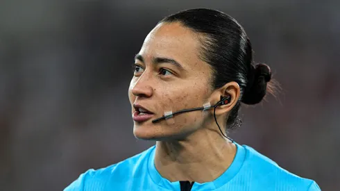 A arbitra Edina Alves Batista durante partida entre Fluminense e Sampaio Correa no estadio Maracana pelo campeonato Copa Do Brasil 2024.