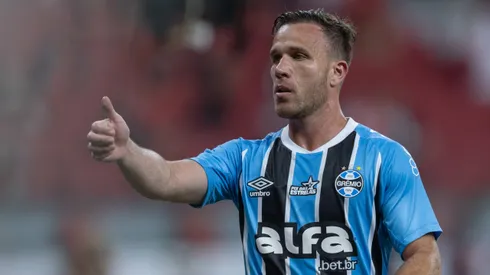 Arthur Melo em campo pelo Grêmio. Foto: Liamara Polli/AGIF