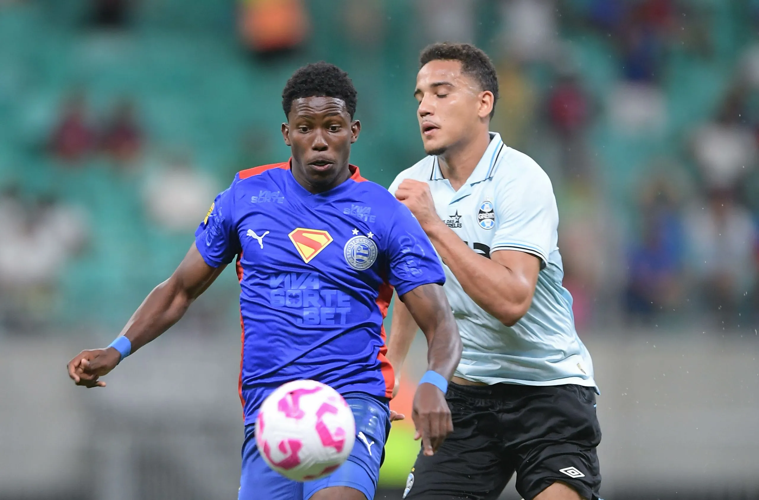 Ruan Pablo durante partida contra o Grêmio no Brasileirão de 2025. Foto: Jhony Pinho/AGIF