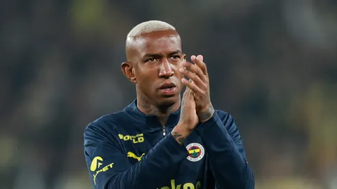 Anderson Talisca of Fenerbahce shows appreciation to the fans prior to the Turkish Super League match between Fenerbahce and Galatasaray at Ulker Sukru Saracoglu Stadium on April 2, 2025 in Istanbul, Turkey. (Photo by Ahmad Mora/Getty Images)