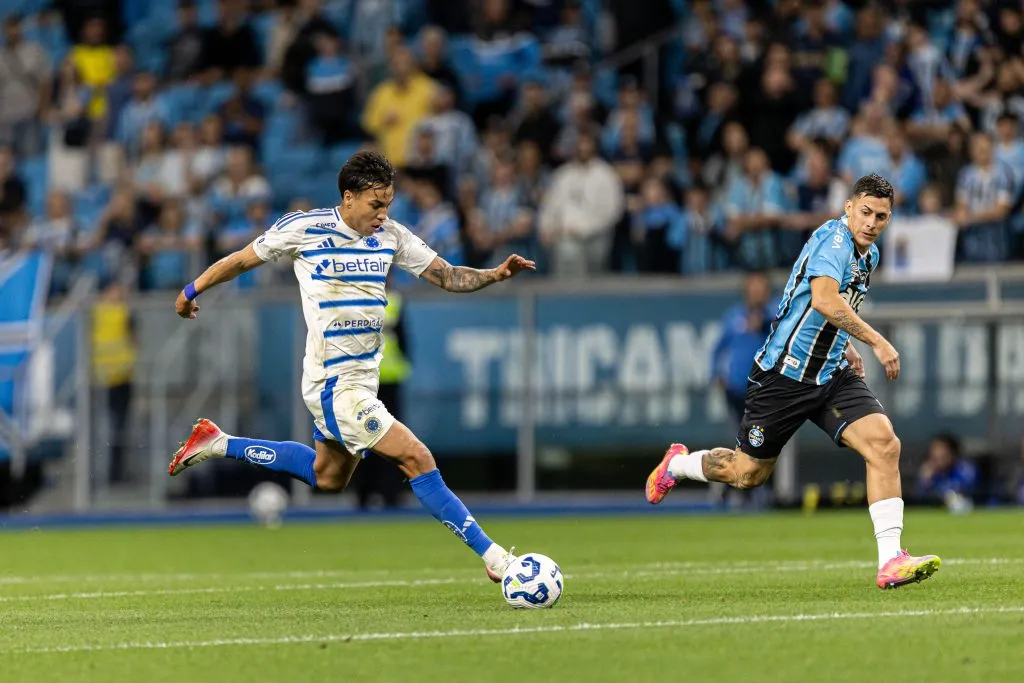 RS – PORTO ALEGRE – 05/11/2025 – BRASILEIRO A 2025, GREMIO X CRUZEIRO –  Kaio Jorge jogador do Cruzeiro durante partida contra o Gremio no estadio Arena do Gremio pelo campeonato Brasileiro A 2025. Foto: Paulo De Tarso/AGIF
