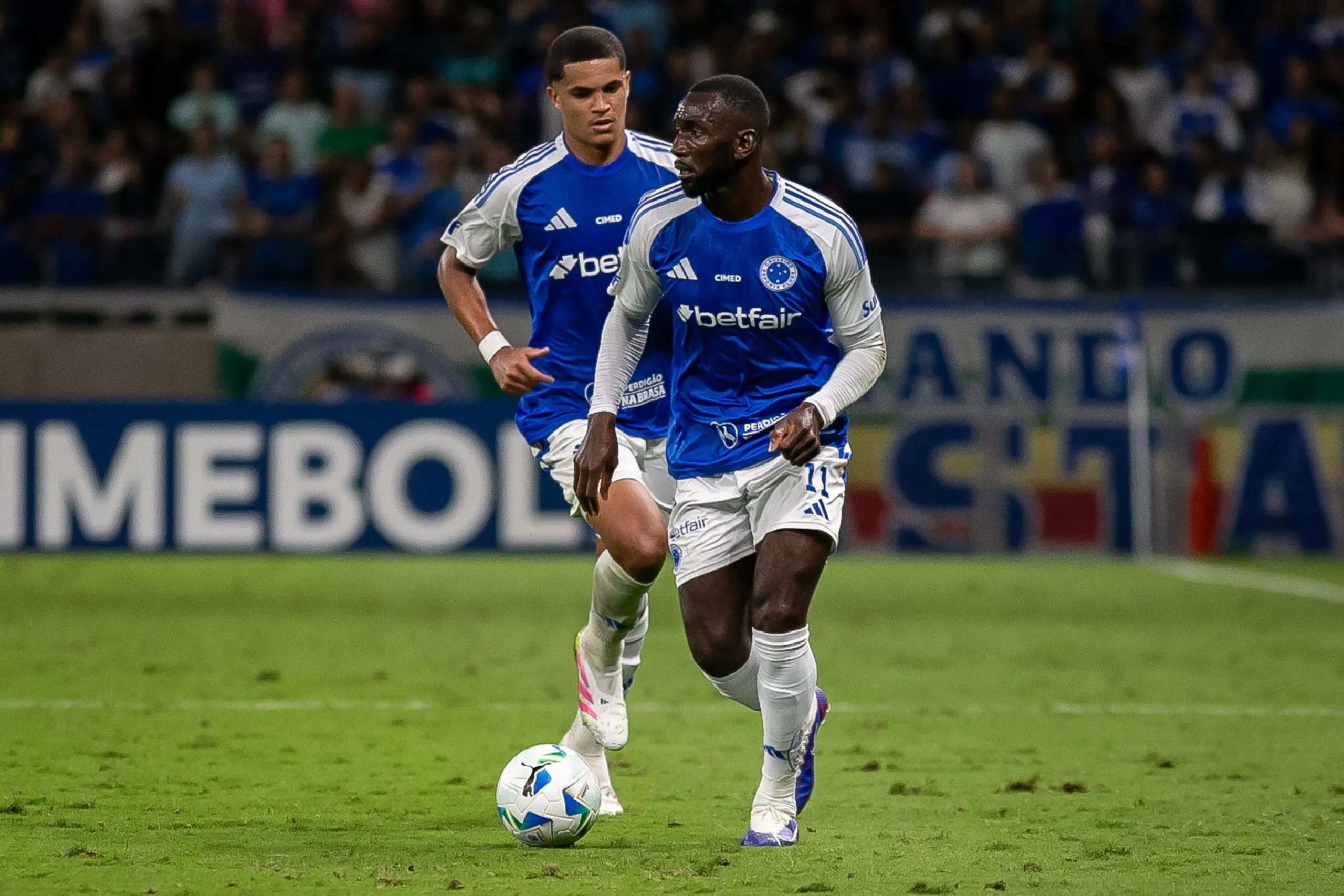 Bolasie durante partida contra o Unión Santa Fé na Sul-Americana de 2025. Foto: Fernando Moreno/AGIF