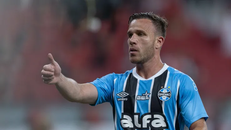 Arthur jogador do Gremio durante partida contra o Internacional no estadio Beira-Rio pelo campeonato Brasileiro A 2025.