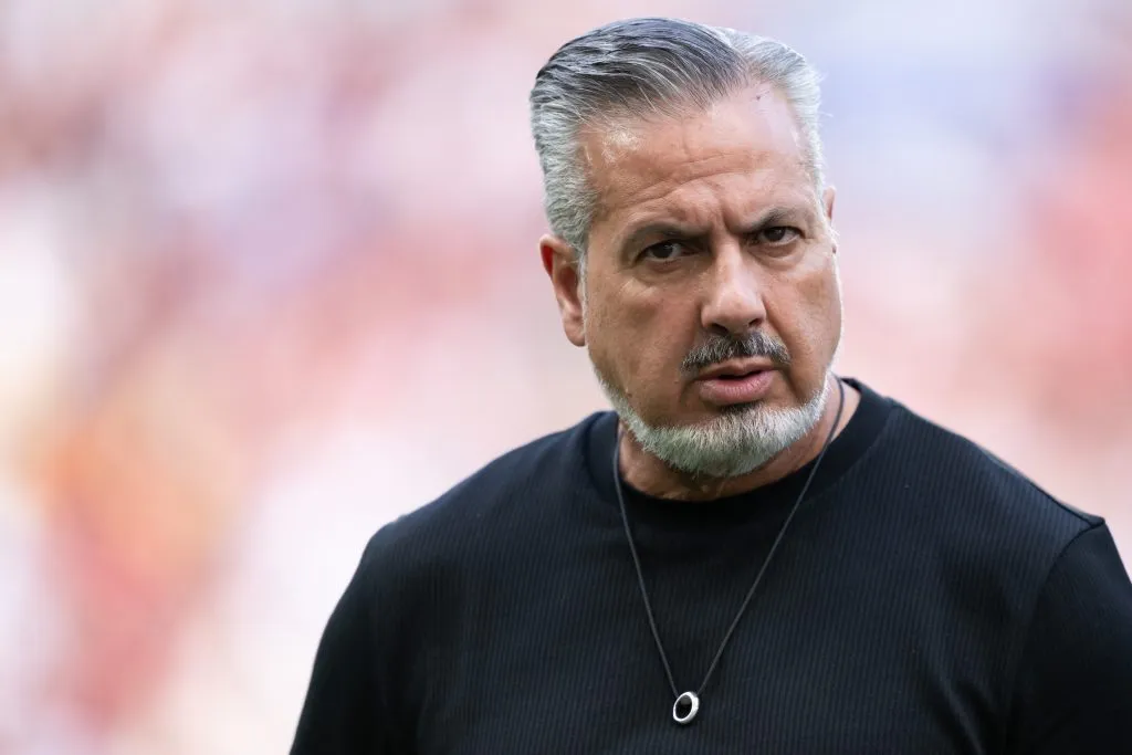 RJ – RIO DE JANEIRO – 31/08/2025 – BRASILEIRO A 2025, FLAMENGO X GREMIO – Jose Boto diretor de futebol do Flamengo durante partida contra o Gremio no estadio Maracana pelo campeonato Brasileiro A 2025. Foto: Jorge Rodrigues/AGIF