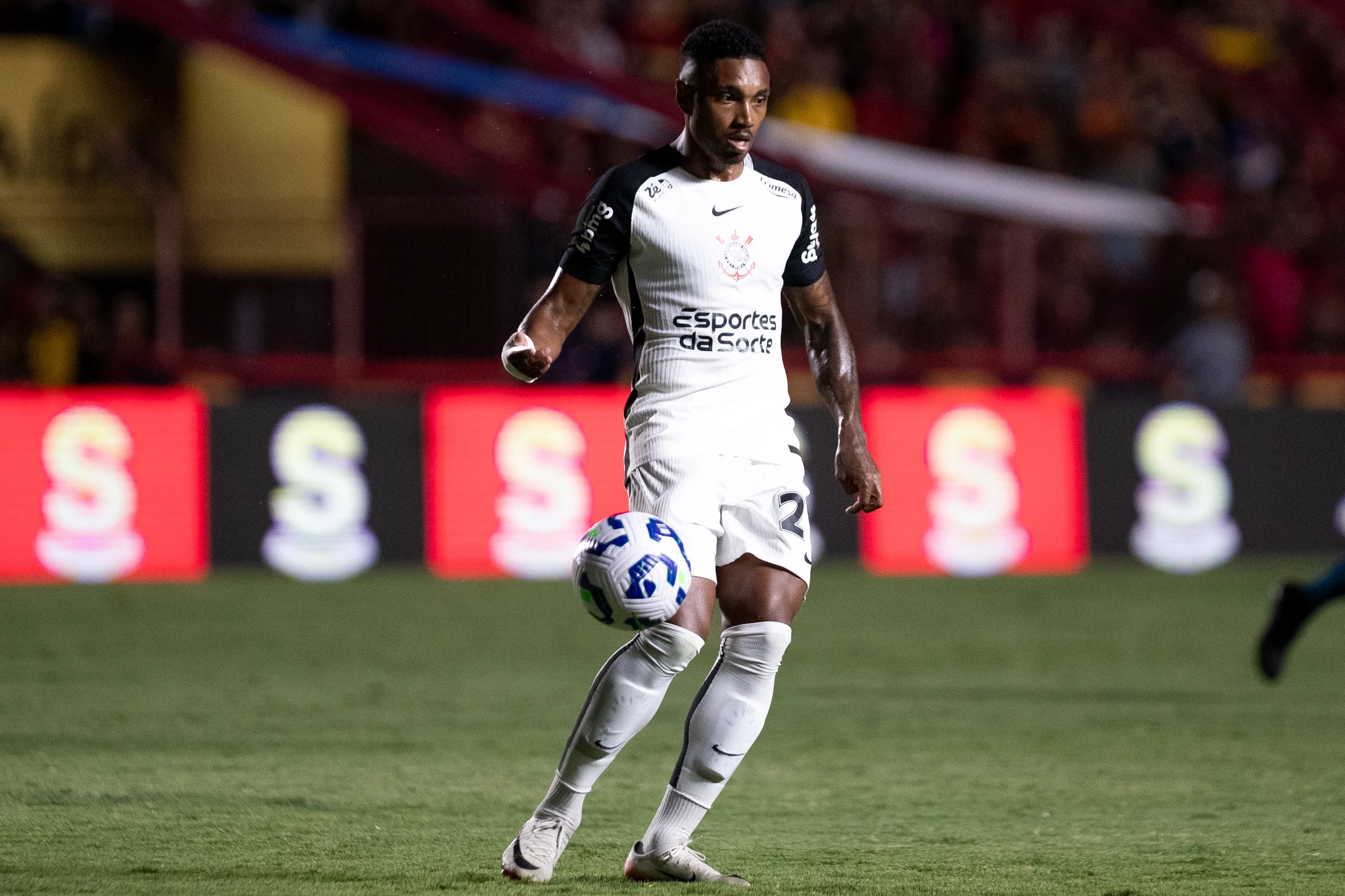 PE – RECIFE – 21/09/2025 – BRASILEIRO A 2025, SPORT X CORINTHIANS – Vitinho jogador do Corinthians durante partida contra o Sport no estadio Ilha do Retiro pelo campeonato Brasileiro A 2025. Foto: Rafael Vieira/AGIF