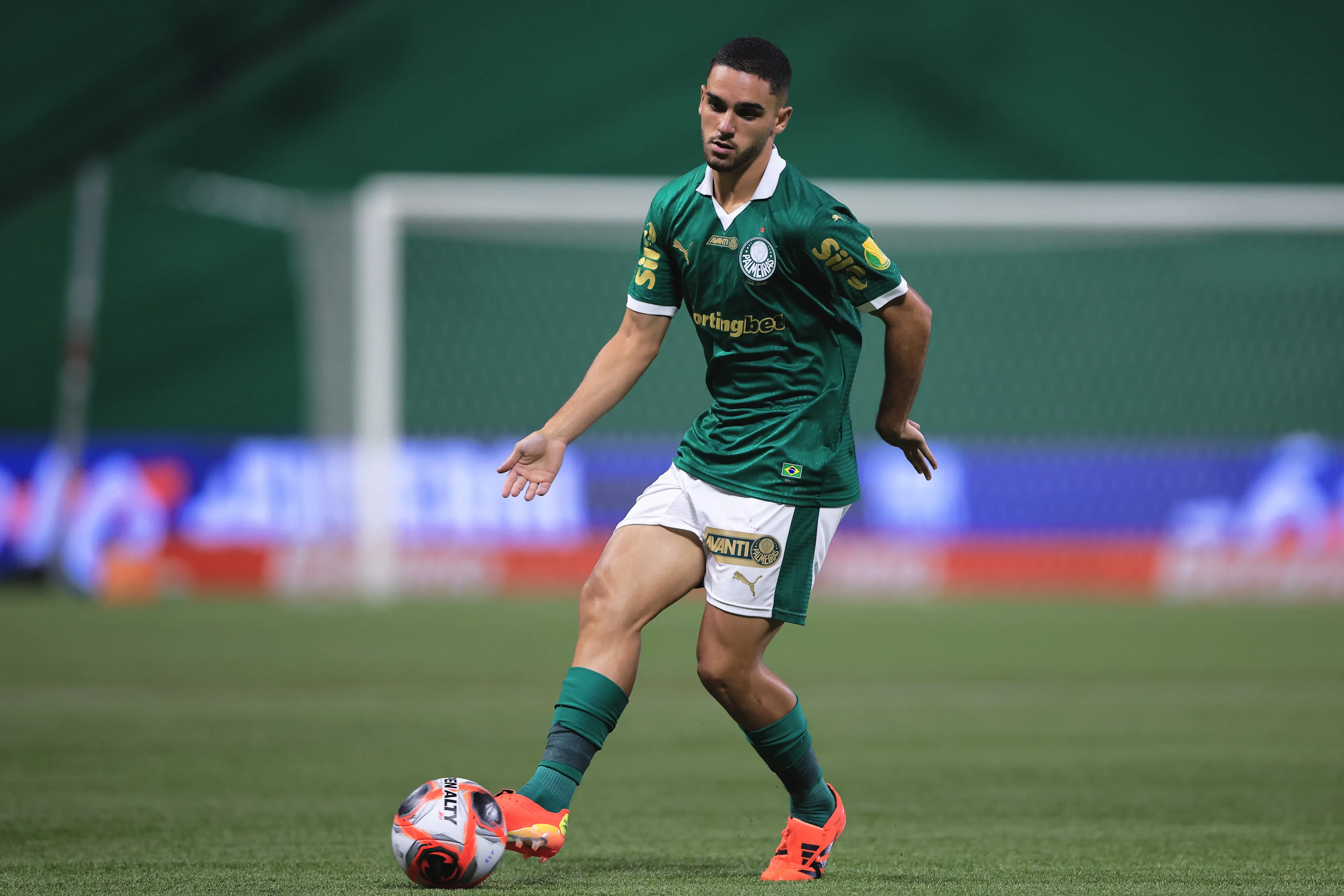 Figueiredo jogador do Palmeiras durante partida contra o Corinthians – Foto: Ettore Chiereguini/AGIF