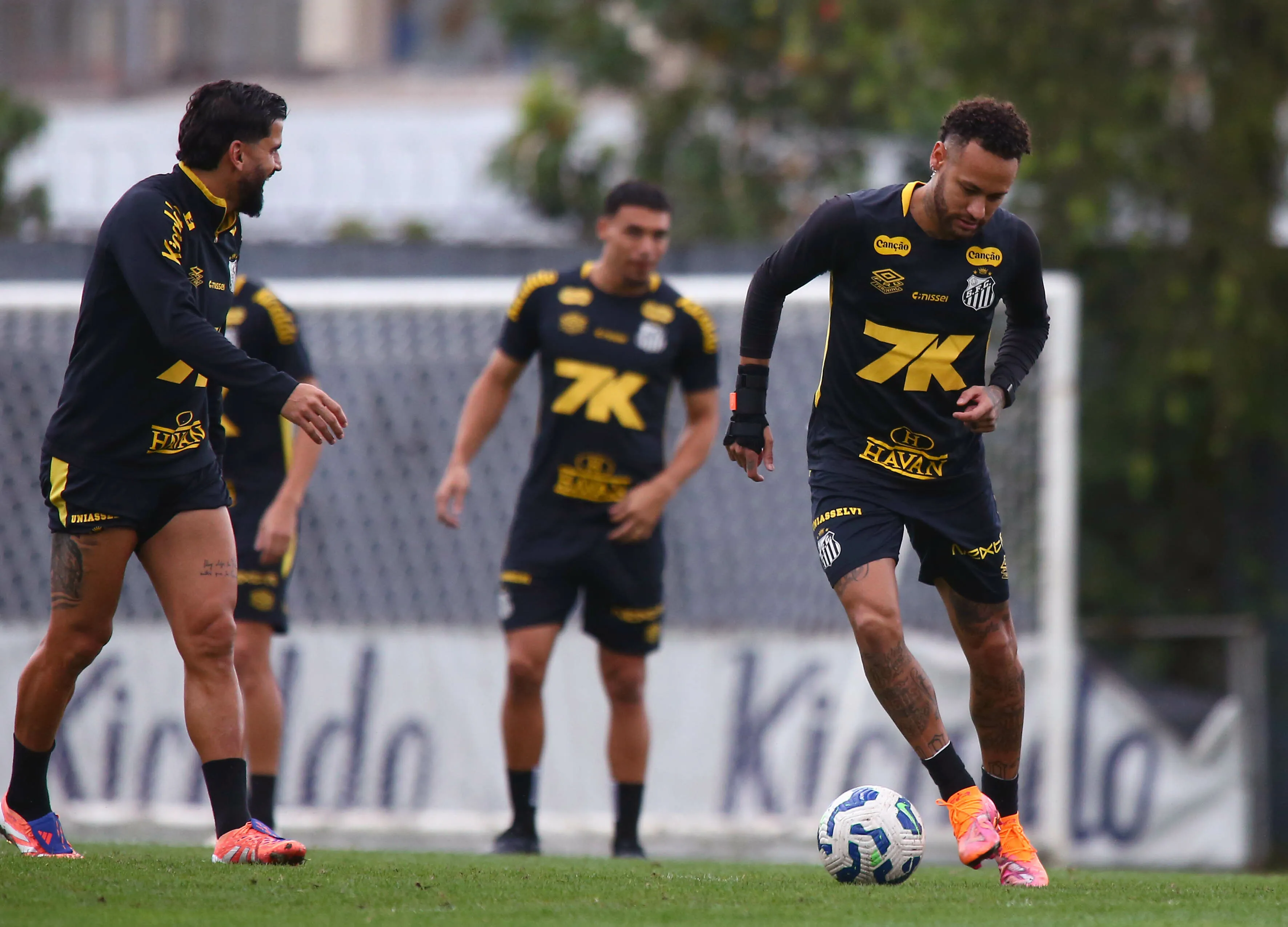 SP – SANTOS – 31/10/2025 – SANTOS, TREINO – Neymar jogador do Santos durante treino no Centro de Treinamento CT Rei Pele. Foto: Mauricio De Souza/AGIF