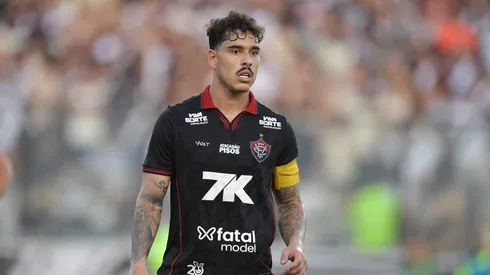 Lucas Halter jogador do Vitoria durante partida contra o Vasco no estádio São Januário pelo campeonato Brasileiro A 2025. Foto: Thiago Ribeiro/AGIF