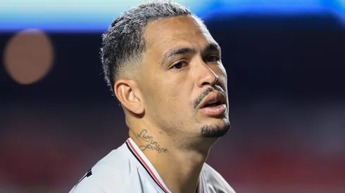 Luciano durante confronto contra o Bahia no Campeonato Brasileiro de 2025.