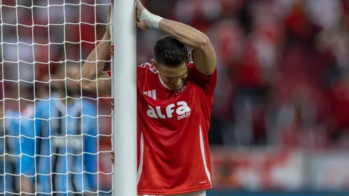 RS – PORTO ALEGRE – 21/09/2025 – BRASILEIRO A 2025, INTERNACIONAL X GREMIO – Rafael Borre jogador do Internacional lamenta durante partida contra o Gremio no estadio Beira-Rio pelo campeonato Brasileiro A 2025. Foto: Liamara Polli/AGIF