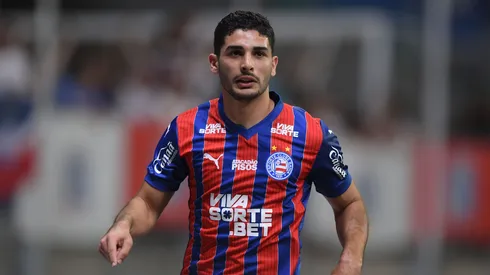Michel Araujo jogador do Bahia comemora seu gol com jogadores do seu time durante partida contra o Flamengo no estadio Fonte Nova pelo campeonato Brasileiro A 2025. Foto: Jhony Pinho/AGIF