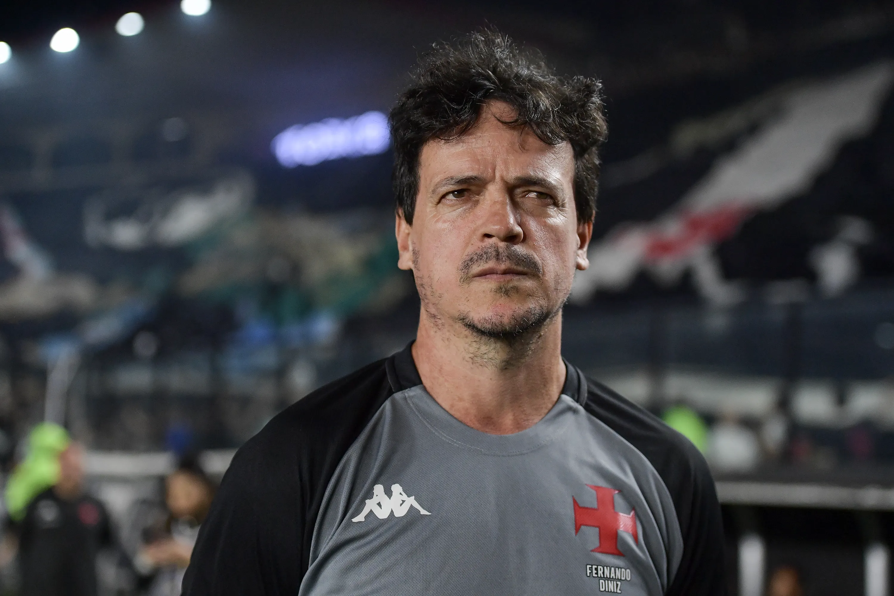 RJ – RIO DE JANEIRO – 27/08/2025 – COPA DO BRASIL 2025, VASCO X BOTAFOGO – Fernando Diniz tecnico do Vasco durante partida contra o Botafogo no estadio Sao Januario pelo campeonato Copa Do Brasil 2025. Foto: Thiago Ribeiro/AGIF