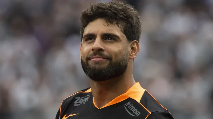 Yuri Alberto durante confronto contra o Grêmio no Campeonato Brasileiro de 2025.