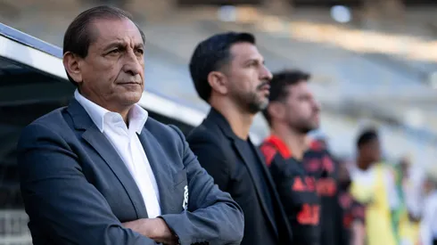 RJ - RIO DE JANEIRO - 25/10/2025 - BRASILEIRO A 2025, FLUMINENSE X INTERNACIONAL - Ramon Diaz tecnico do Internacional durante partida contra o Fluminense no estadio Maracana pelo campeonato Brasileiro A 2025. Foto: Jorge Rodrigues/AGIF