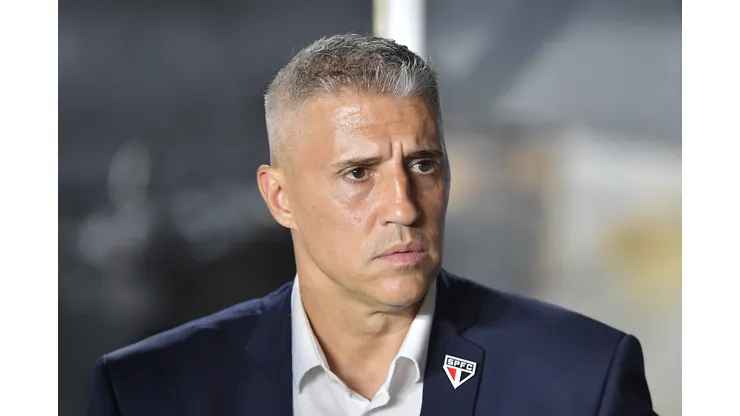 Crespo durante partida contra o Vasco no Brasileirão de 2025. Foto: Thiago Ribeiro/AGIF