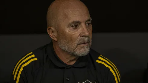 Sampaoli durante confronto contra o Del Valle na Sul-Americana 2025.