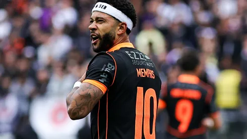SP – SAO PAULO – 09/11/2025 – BRASILEIRO A 2025, CORINTHIANS X CEARA – Memphis Depay jogador do Corinthians durante partida contra o Ceara no estadio Arena Corinthians pelo campeonato Brasileiro A 2025. Foto: Fabio Giannelli/AGIF