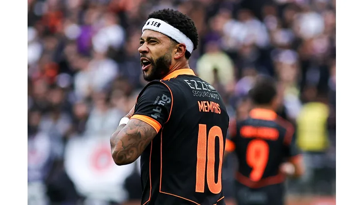 SP - SAO PAULO - 09/11/2025 - BRASILEIRO A 2025, CORINTHIANS X CEARA - Memphis Depay jogador do Corinthians durante partida contra o Ceara no estadio Arena Corinthians pelo campeonato Brasileiro A 2025. Foto: Fabio Giannelli/AGIF