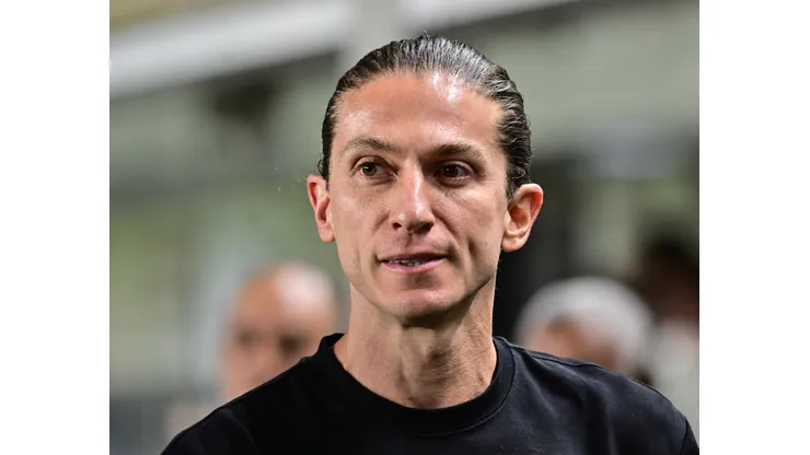 Filipe Luis tecnico do Flamengo durante partida contra o Sao Paulo no estadio Vila Belmiro pelo campeonato Brasileiro A 2025. Foto: Jota Erre/AGIF