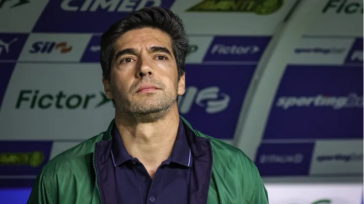 Abel Ferreira tecnico do Palmeiras durante partida contra o Santos no estadio Arena Allianz Parque pelo campeonato Brasileiro A 2025. Foto: Fabio Giannelli/AGIF
