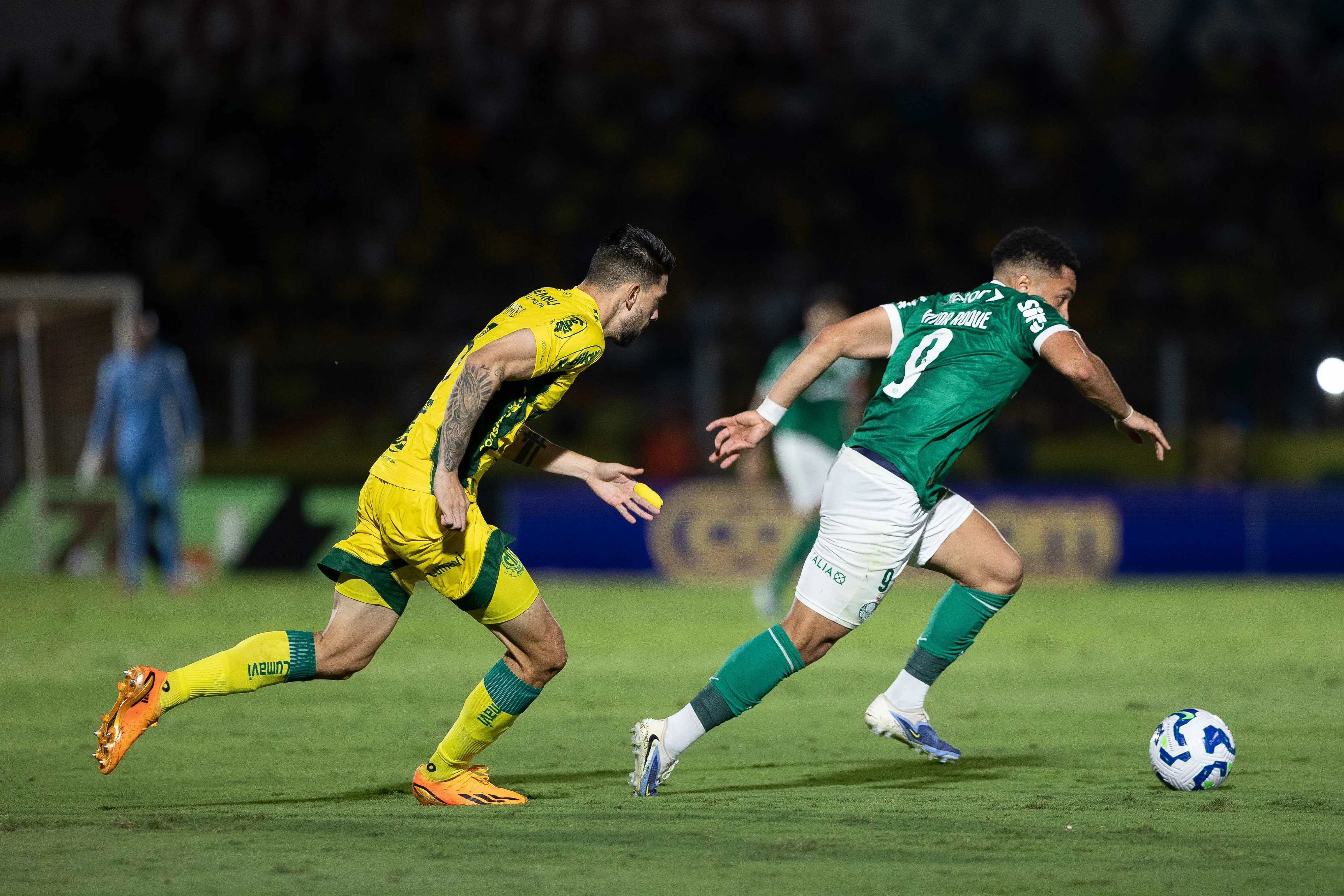 Vitor Roque jogador do Palmeiras durante partida contra o Mirassol no estadio Jose Maria de Campos Maia pelo campeonato Brasileiro A 2025. Foto: Joisel Amaral/AGIF