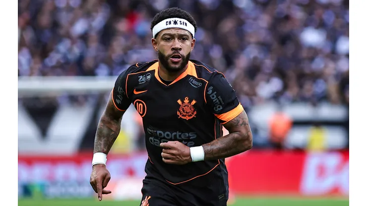 Memphis Depay jogador do Corinthians durante partida contra o Ceara no estadio Arena Corinthians pelo campeonato Brasileiro A 2025. Foto: Fabio Giannelli/AGIF