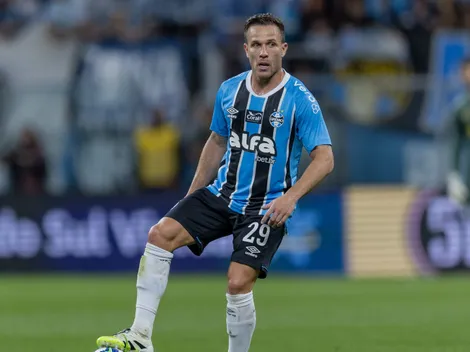 Torcida do Grêmio exige permanência de Arthur