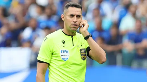 MG – BELO HORIZONTE – 09/11/2025 – BRASILEIRO A 2025, CRUZEIRO X FLUMINENSE – O arbitro Rodrigo Jose Pereira de Lima durante partida entre Cruzeiro e Fluminense no estadio Mineirao pelo campeonato Brasileiro A 2025. Foto: Gilson Lobo/AGIF