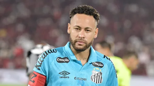 Neymar se irritou ao ser substituído no Santos.