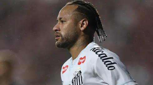 Neymar jogador do Santos durante a partida entre Sport e Santos no Estadio da Ilha do Retiro em Recife (PE), pelo campeonato brasileiro Serie A.