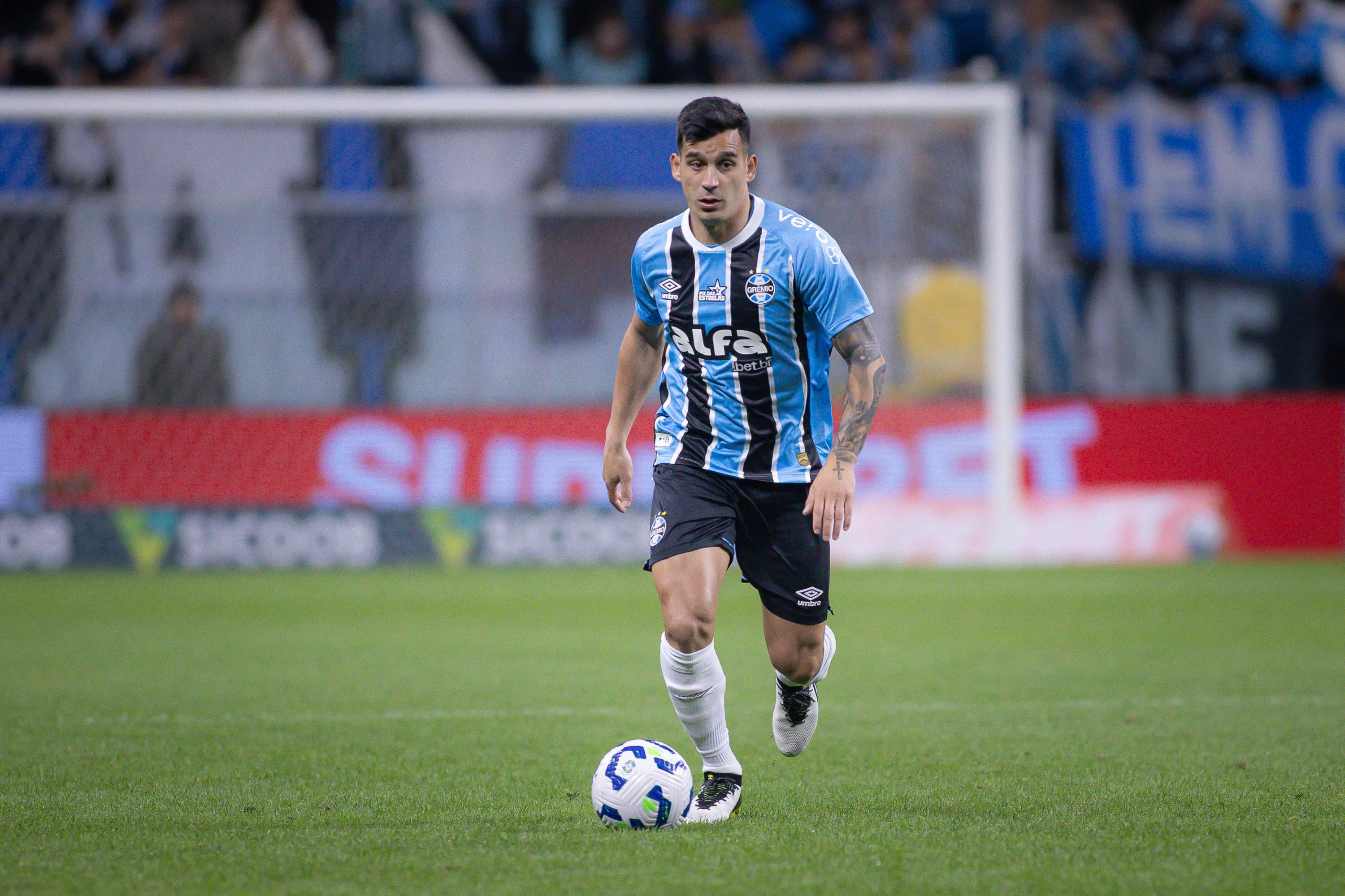 RS – PORTO ALEGRE – 24/09/2025 – BRASILEIRO A 2025, GREMIO X BOTAFOGO – Franco Cristaldo jogador do Gremio durante partida contra o Botafogo no estadio Arena do Gremio pelo campeonato Brasileiro A 2025. Foto: Maxi Franzoi/AGIF