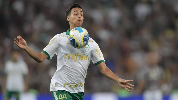 Vitor Reis jogador do Palmeiras durante partida contra o Fluminense no estadio Maracana pelo campeonato Brasileiro A 2024.