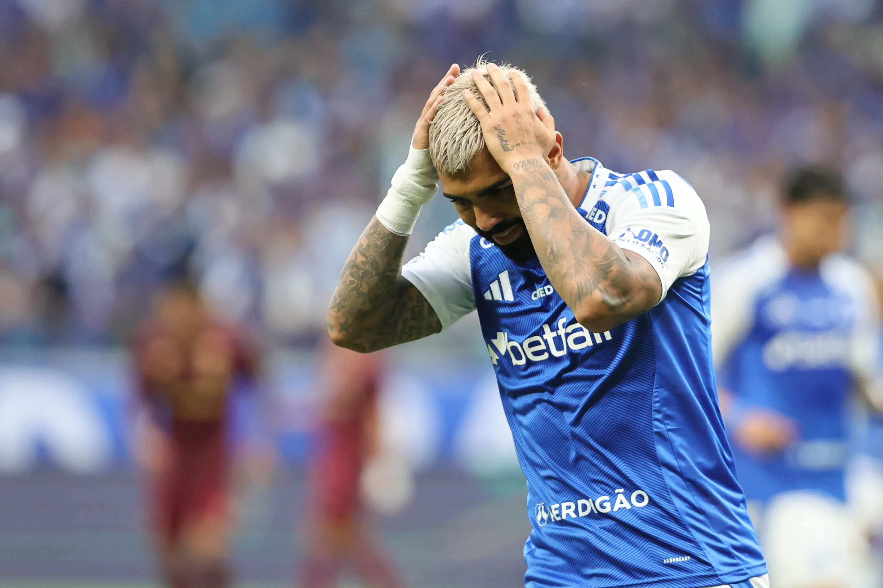 Gabriel Barbosa jogador do Cruzeiro lamenta durante partida contra o Fluminense no estadio Mineirao pelo campeonato Brasileiro A 2025. Foto: Gilson Lobo/AGIF