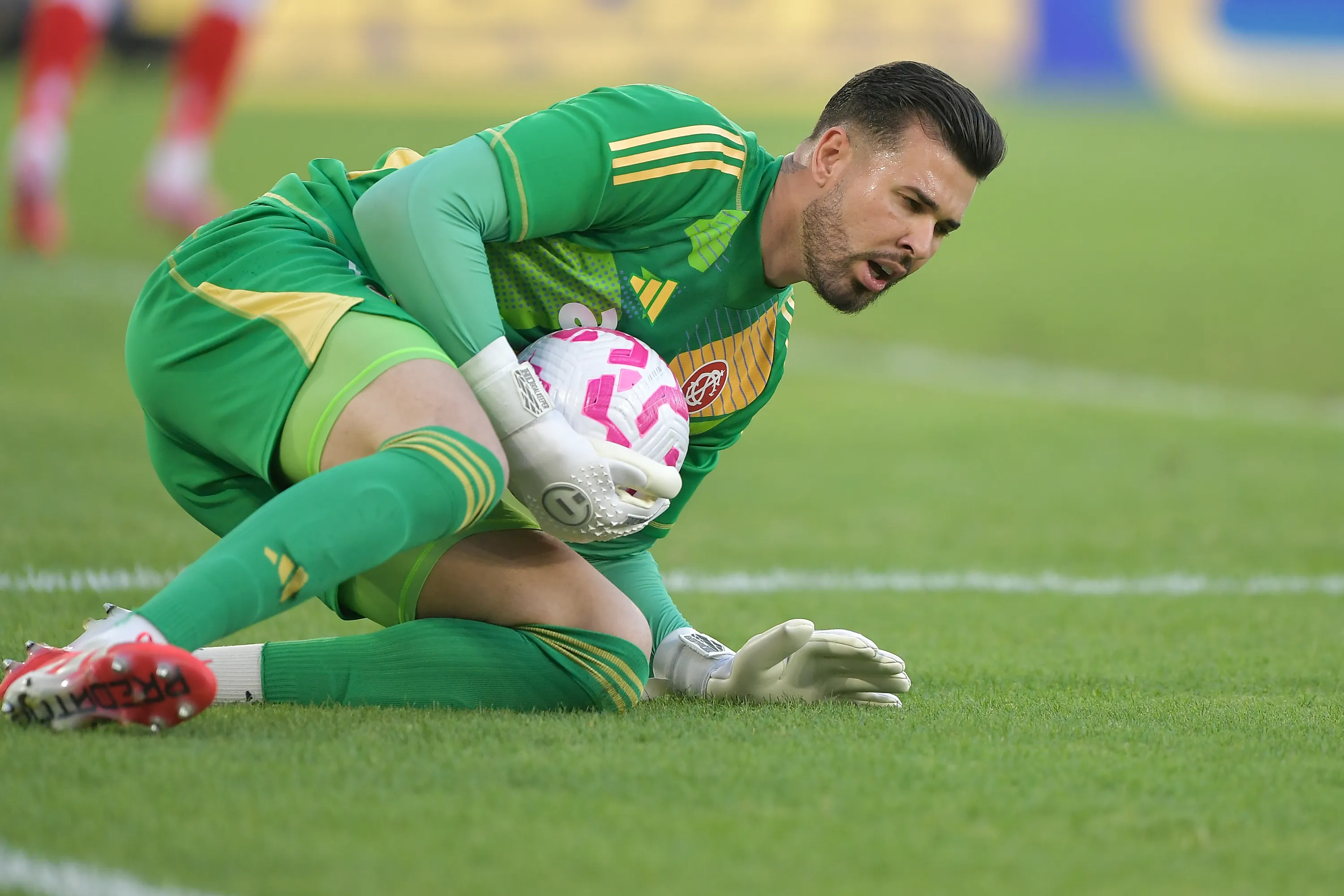 RJ – RIO DE JANEIRO – 25/10/2025 – BRASILEIRO A 2025, FLUMINENSE X INTERNACIONAL – Ivan goleiro do Internacional durante partida contra o Fluminense no estadio Maracana pelo campeonato Brasileiro A 2025. Foto: Thiago Ribeiro/AGIF