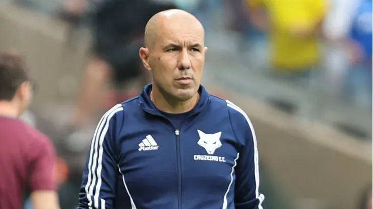 Leonardo Jardim durante confronto contra o Fluminense no Campeonato Brasileiro de 2025. Foto: Gilson Lobo/AGIF