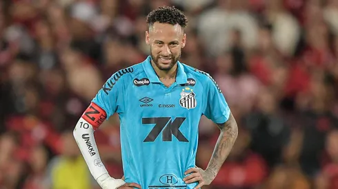 Neymar jogador do Santos durante partida contra o Flamengo no estadio Maracana pelo campeonato Brasileiro A 2025. Foto: Thiago Ribeiro/AGIF
