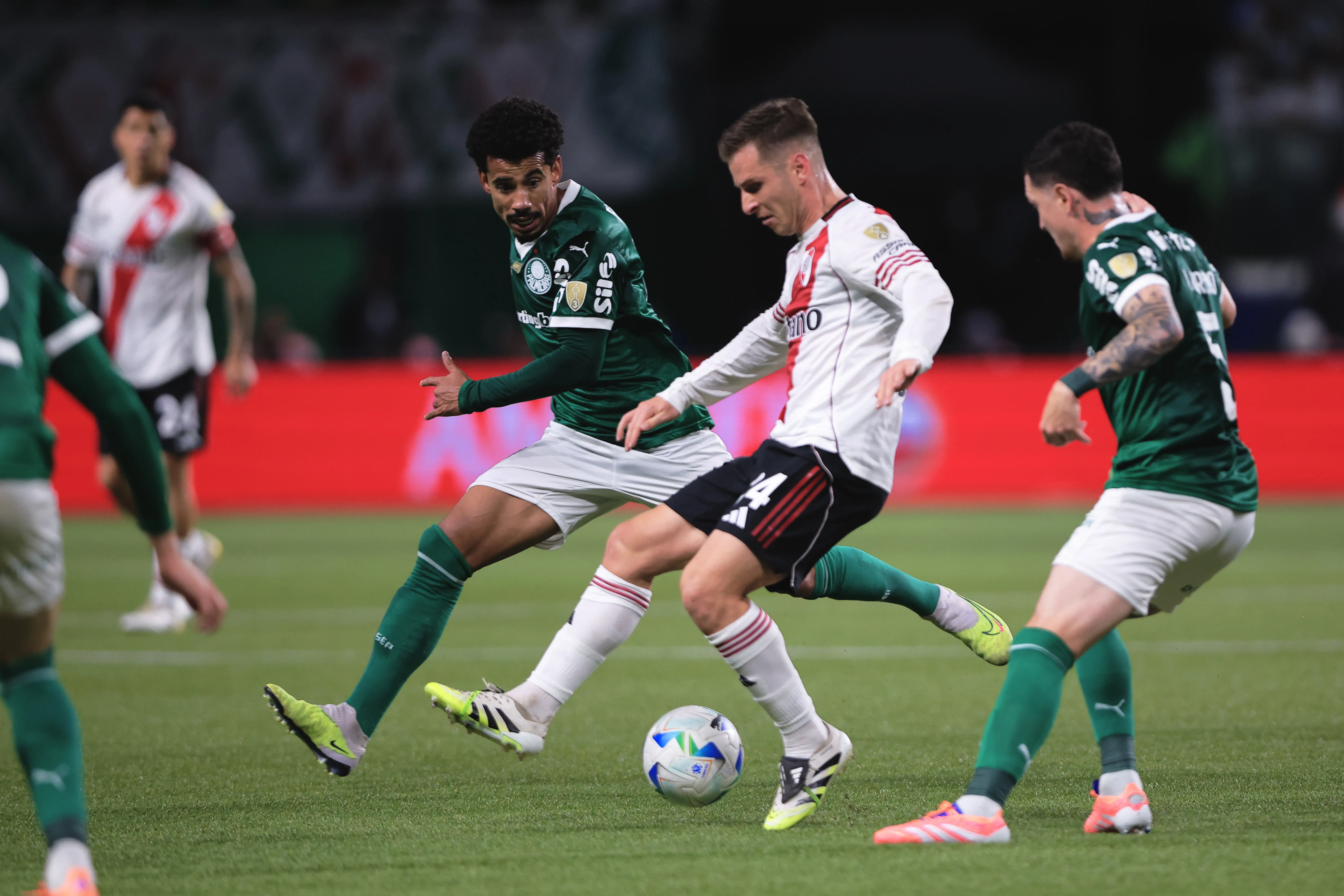 Galoppo atuando no River Plate contra o Palmeiras na Libertadores de 2025 –  Foto: Ettore Chiereguini/AGIF