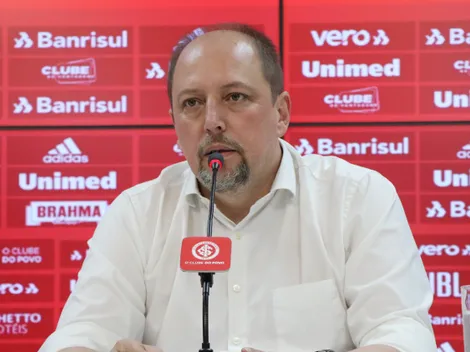Torcida do Internacional protesta contra Alessandro Barcellos
