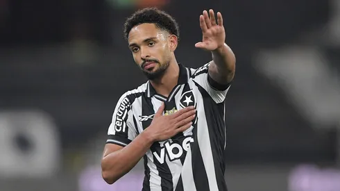 Vitinho em campo pelo Botafogo. Foto: Thiago Ribeiro/AGIF