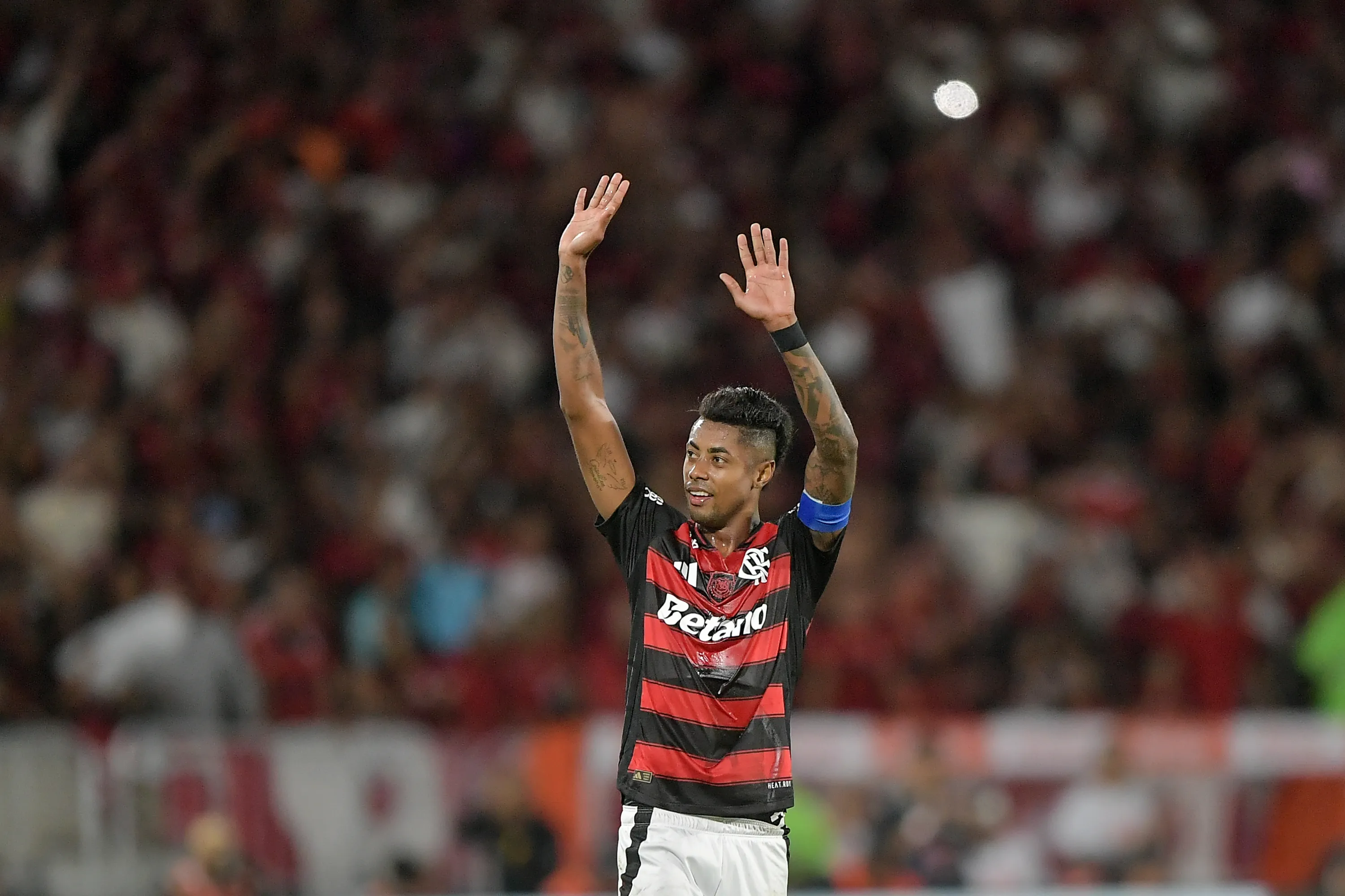Leila criticou o fato de Bruno Henrique seguir jogando – Foto: Thiago Ribeiro/AGIF.