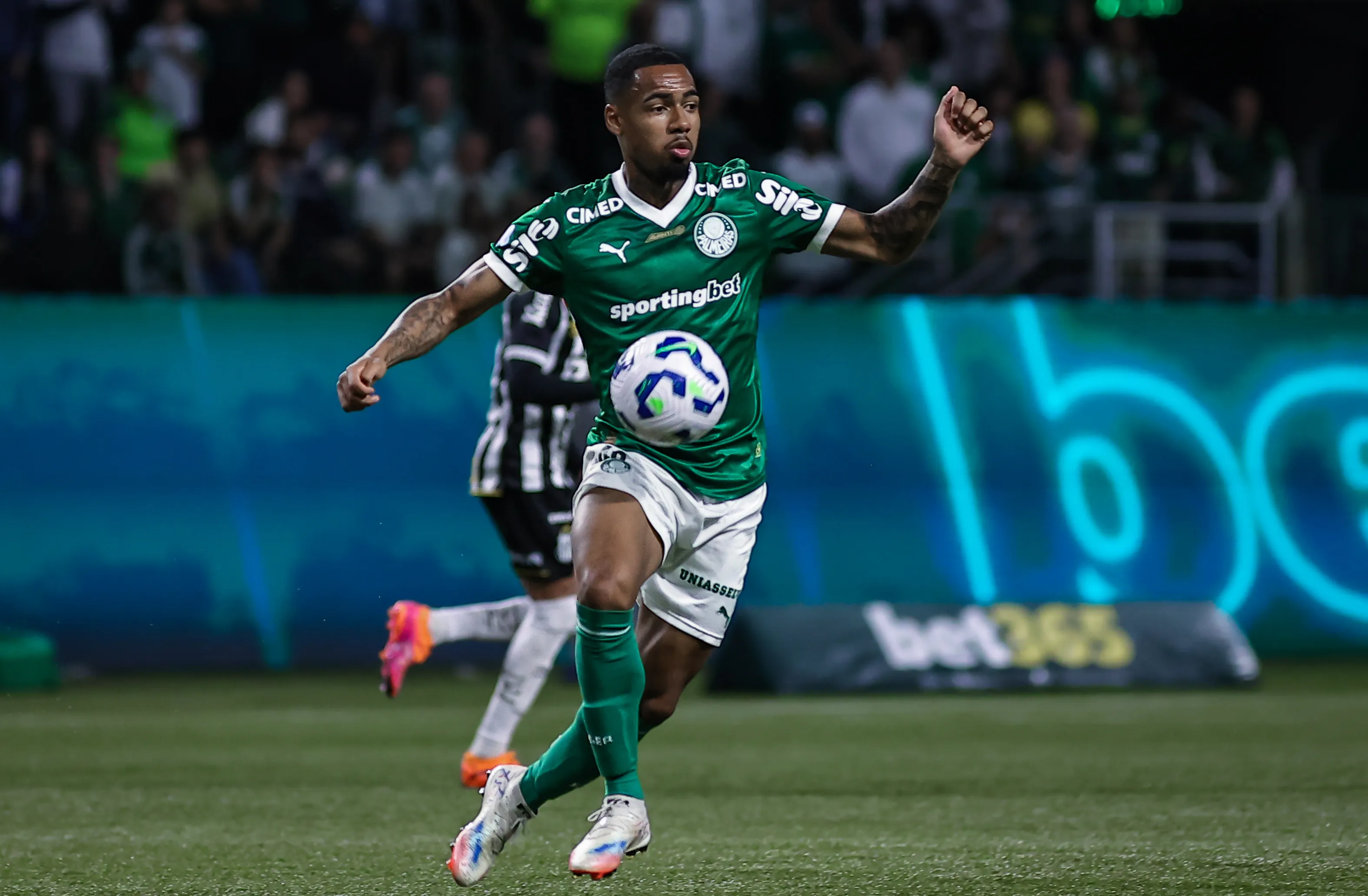 SP – SAO PAULO – 06/11/2025 – BRASILEIRO A 2025, PALMEIRAS X SANTOS – Allan jogador do Palmeiras durante partida contra o Santos no estadio Arena Allianz Parque pelo campeonato Brasileiro A 2025. Foto: Fabio Giannelli/AGIF