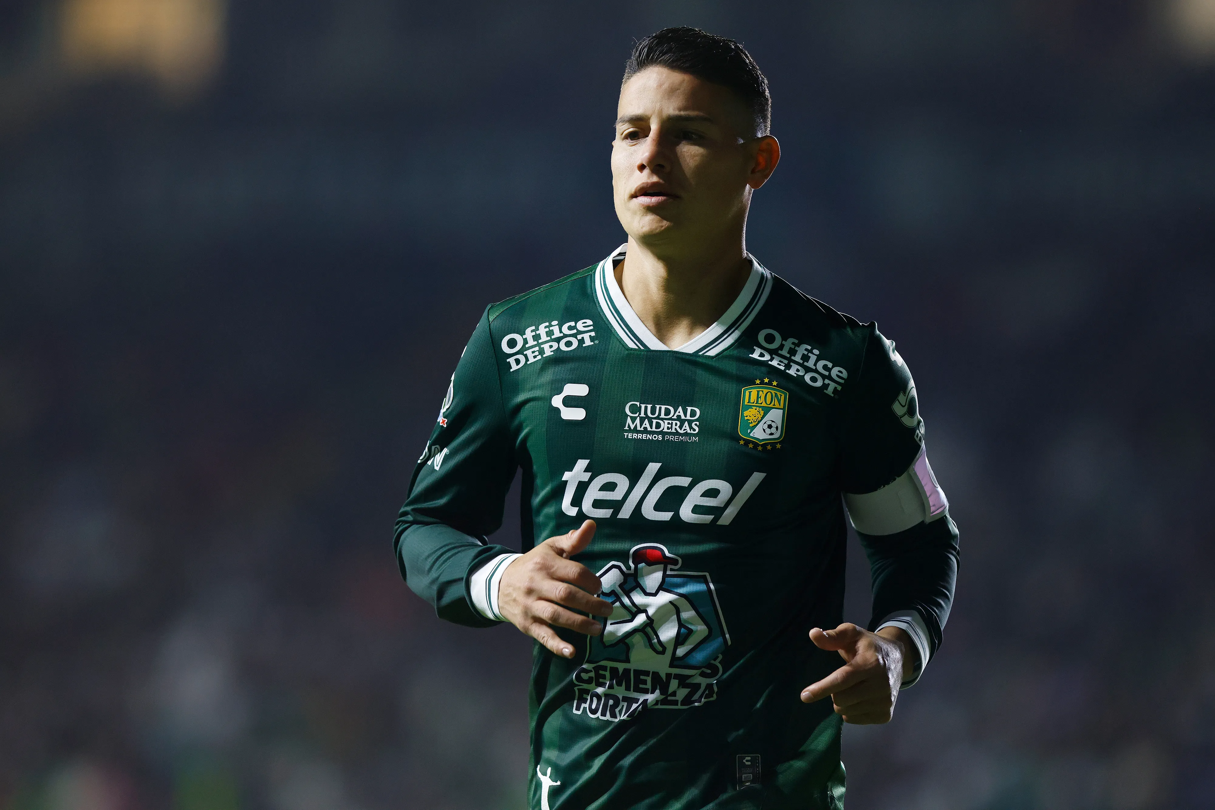 LEON, MEXICO – NOVEMBER 08: James Rodriguez of Leon looks on during the 17th round match between Leon and Puebla as part of the Torneo Apertura 2025 Liga MX at Leon Stadium on November 08, 2025 in Leon, Mexico. (Photo by Leopoldo Smith/Getty Images)