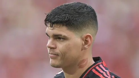 Ayrton Lucas prega foco no Flamengo na reta final de 2025