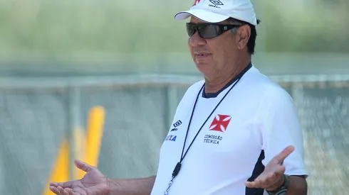 Joel Santana durante treinamento do Vasco em 2014.