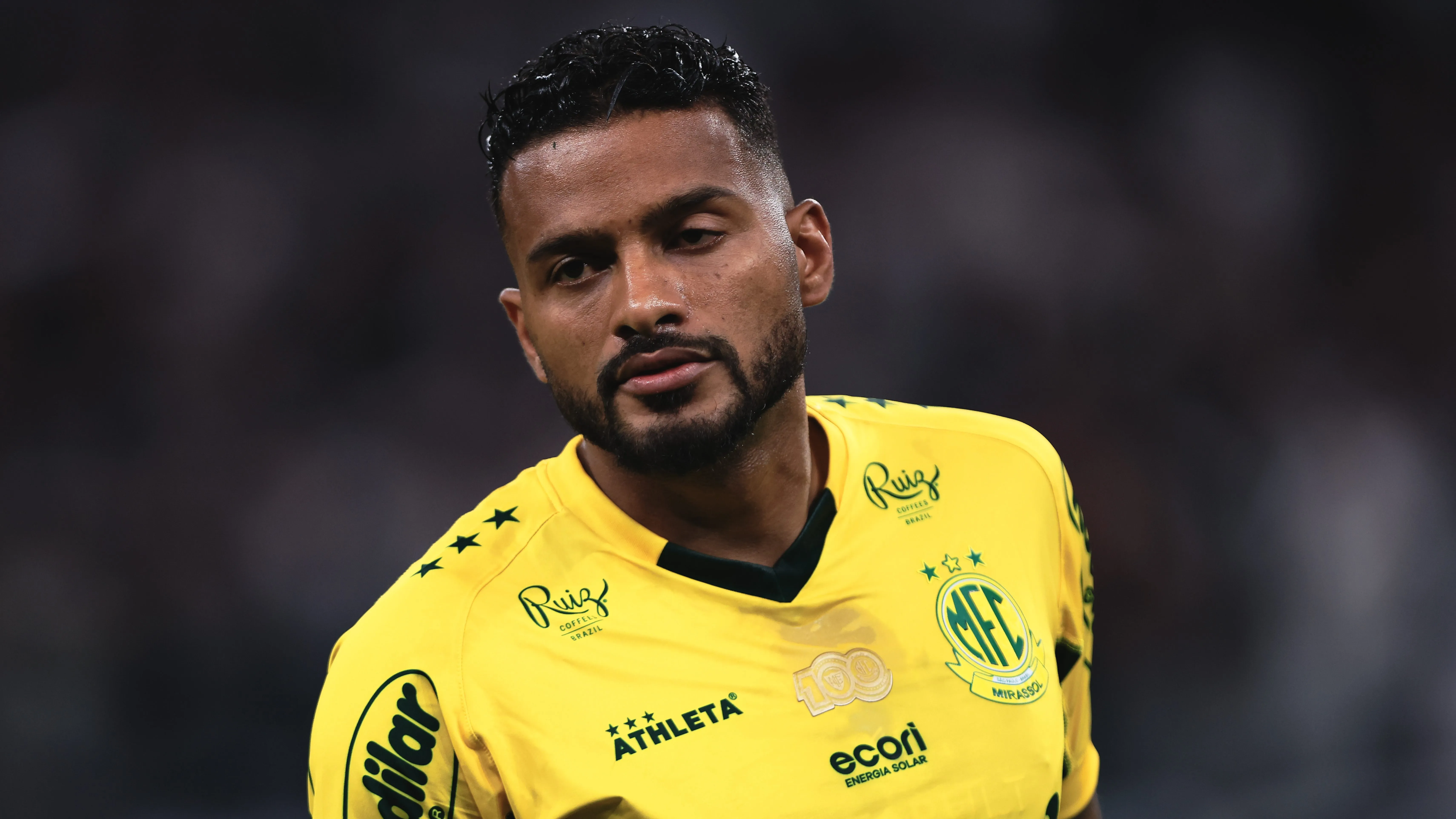 Reinaldo, lateral do Mirassol. Foto: Ettore Chiereguini/AGIF