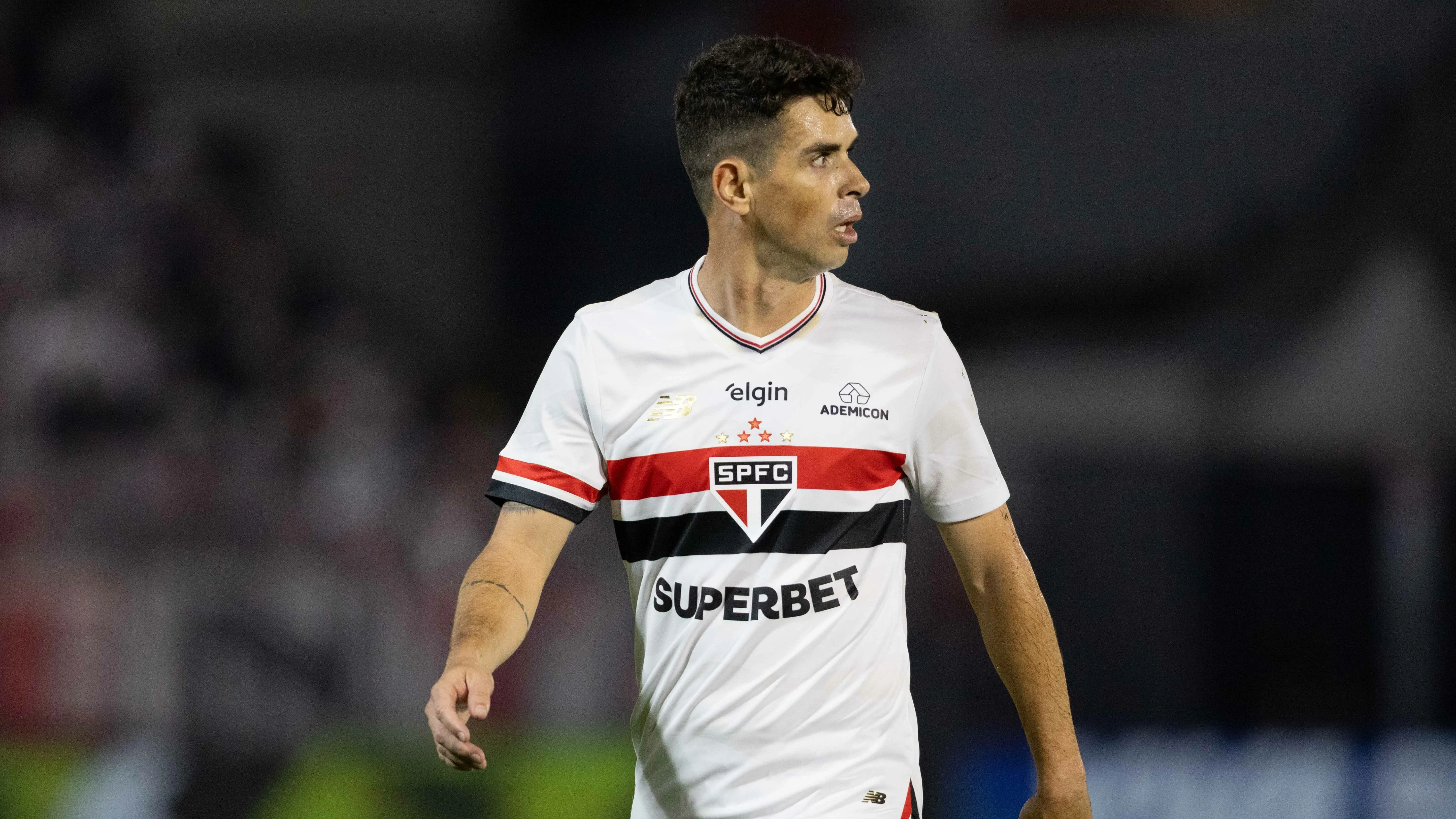 Oscar durante partida pelo São Paulo. Foto: Joisel Amaral/AGIF