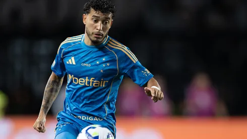 William jogador do Cruzeiro durante partida contra o Vasco no estadio Sao Januario pelo campeonato Brasileiro A 2025. Foto: Jorge Rodrigues/AGIF