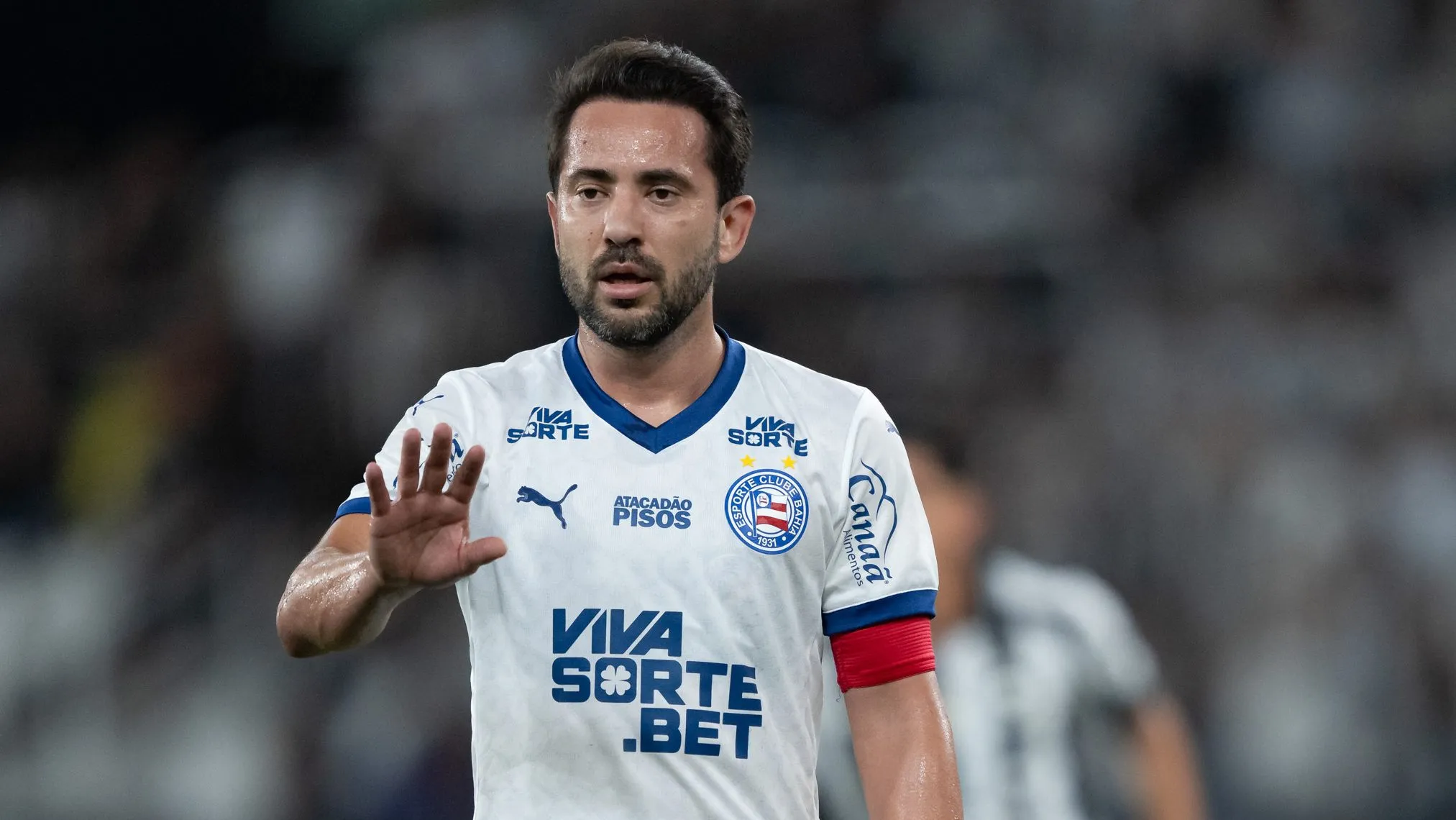 Everton Ribeiro em campo pelo Bahia. Foto: Jorge Rodrigues/AGIF
